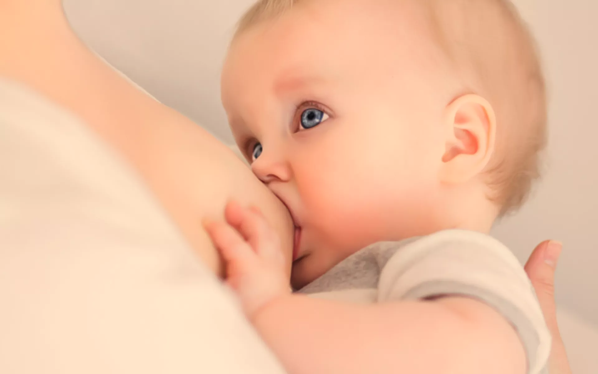  Tek Memeden Emzirme Nedeni Nedir? Bebek Neden Tek Göğüsü Tercih Eder?