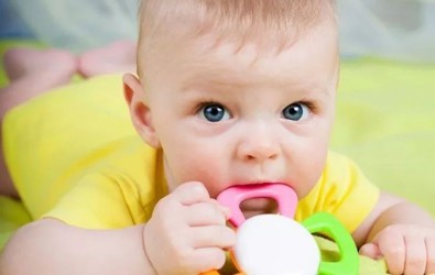 Bebek Diş Kaşıyıcı ve Kaşıma Oyuncakları Ne Zaman Alınmalı?