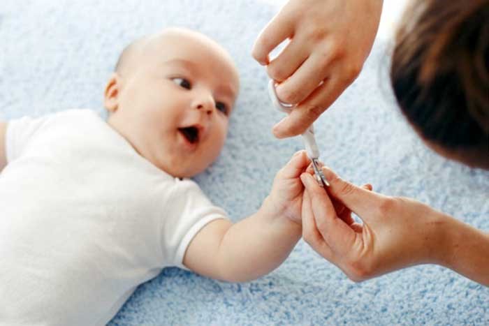 Bebek Tırnakları Nasıl Kesilir?
