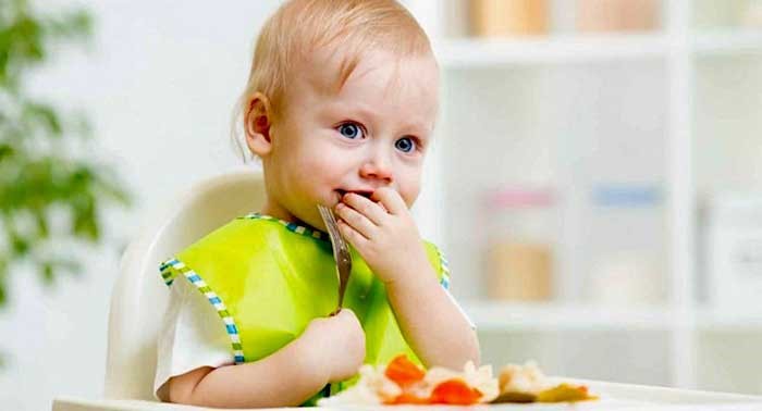 Bebeği Sütten Kesme - Katı Gıdaya Geçiş BLW Yöntemi Nasıl Uygulanır?