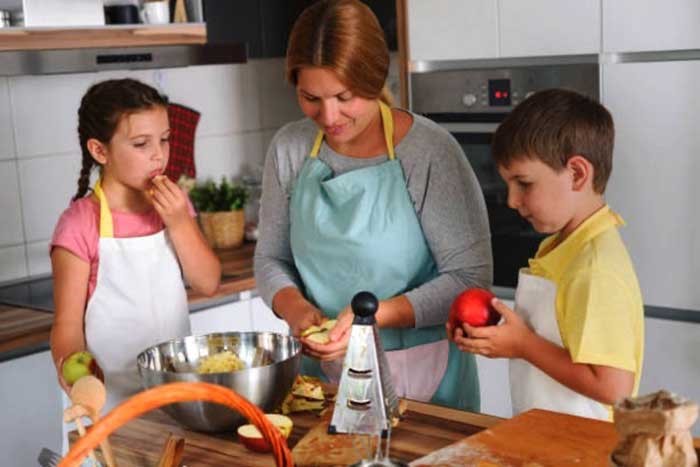  Çocuklarda Mutfak Becerileri Nasıl Gelişir?