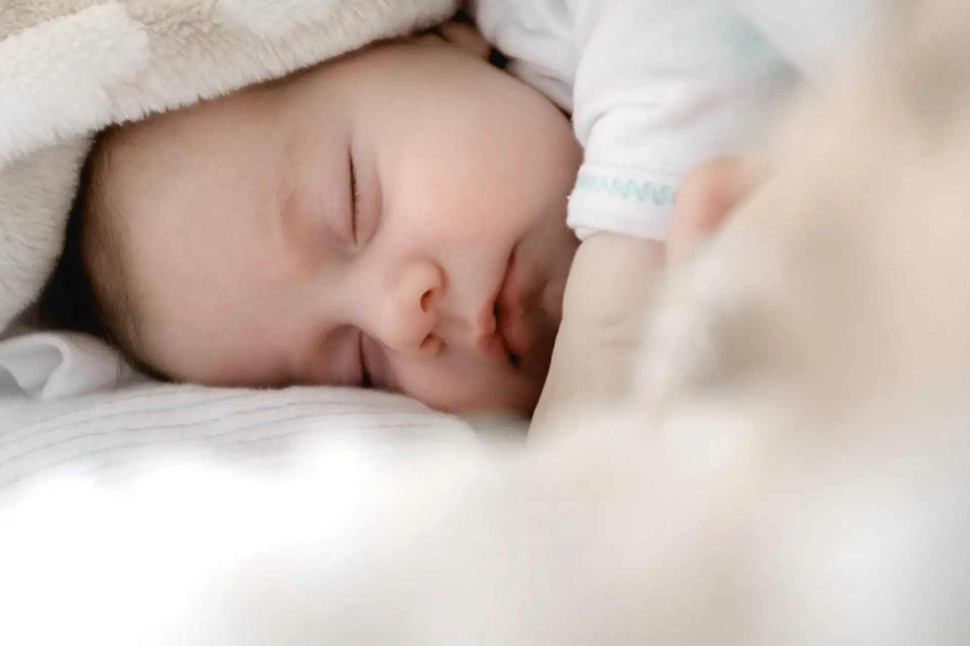 Bebeklerde Uyku Düzeni Nasıl Olmalıdır?