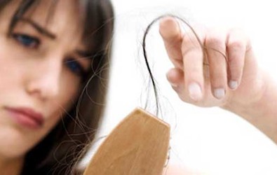 Doğum Sonrası Saç Dökülmesi - Neden ve Çözümleri