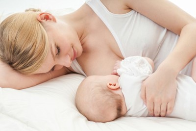 Bebek Emzirme Teknikleri Nelerdir? Emzirirken Dikkat!