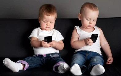 Bebeklere Telefondan Video İzletmenin Zararları Nelerdir?